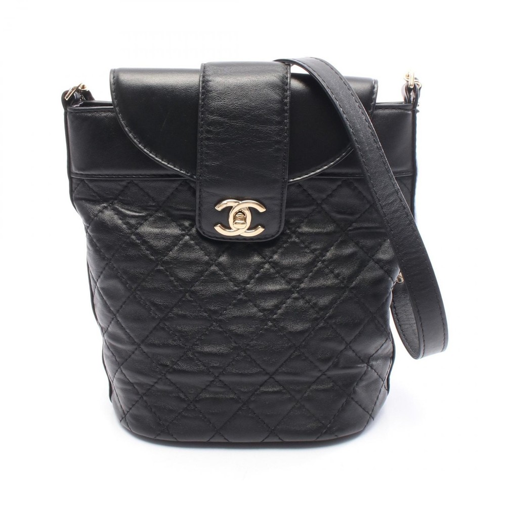 CHANEL Matelasse Bucket Crossbody Shoulder Bag leather Black Used Women GHW CC