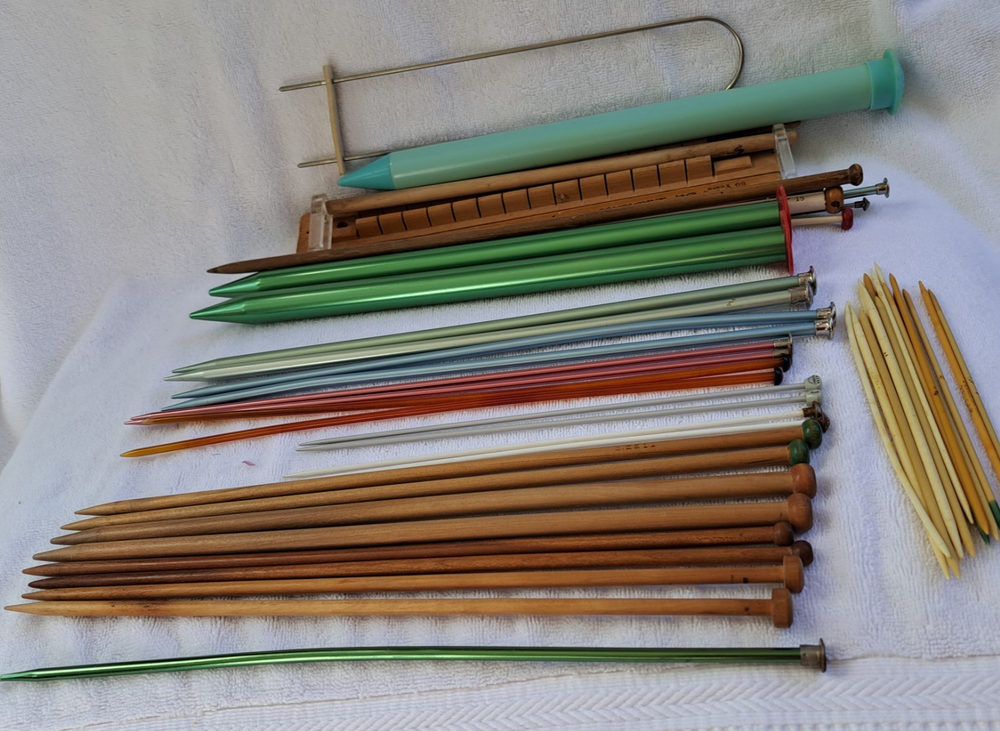 Estate Mixed Lot Vintage Knitting Needles Aluminum, Wood, Plastic & Misc. Tools