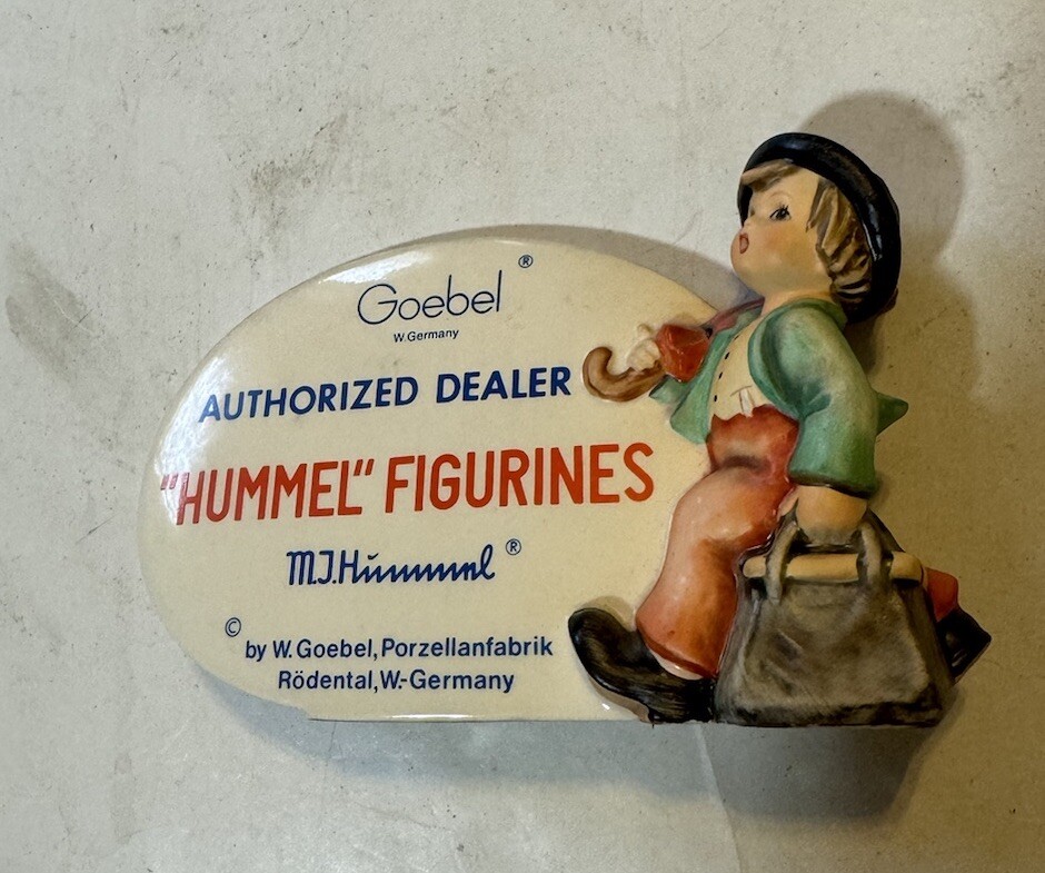 Authentic 1976 Hummel Goebel W.Germany Figurine 6x4 Inches