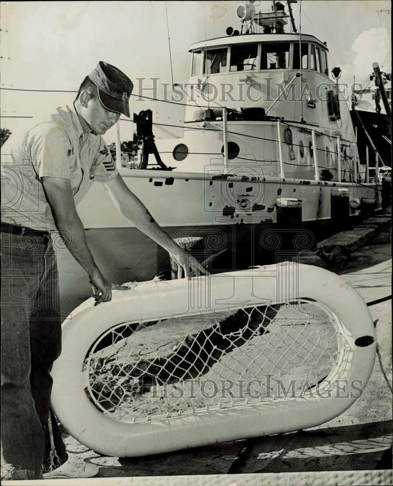 1961 Press Photo Coast Guardsman shows raft that saved girl's life - lra58606
