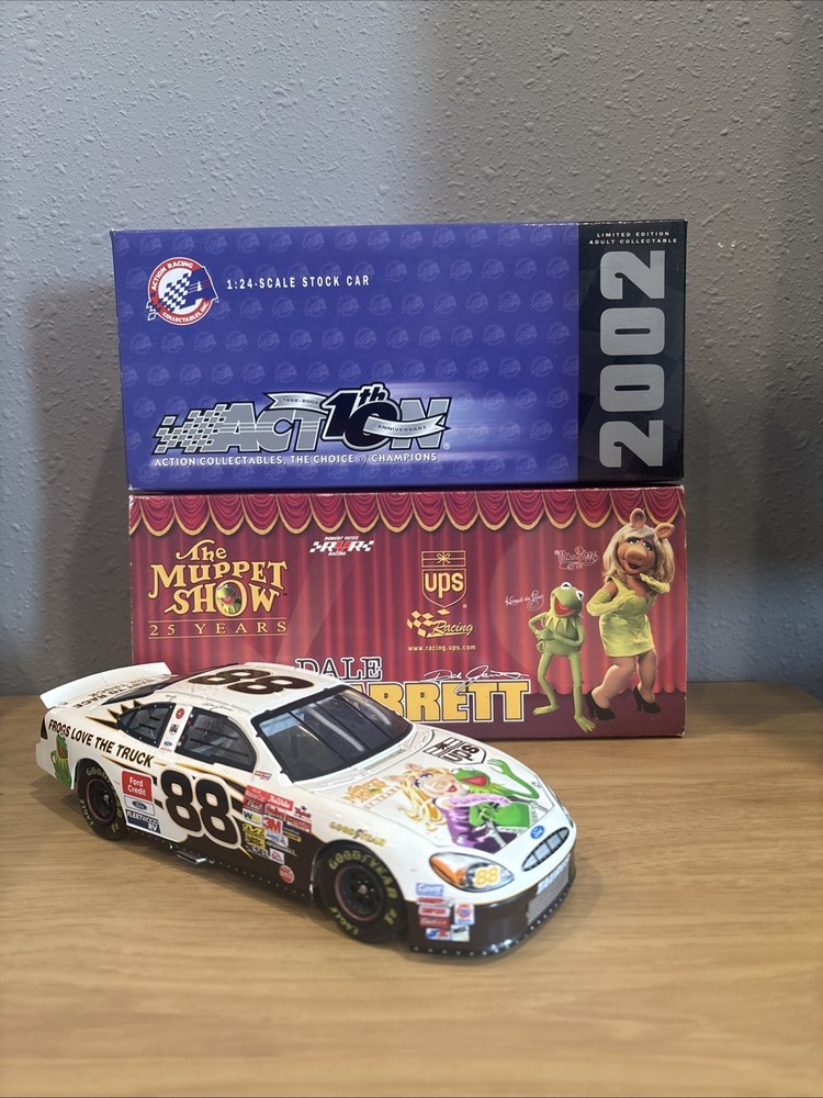 Dale Jarrett Muppet Show 1:24 Scale NASCAR Diecast Collectible Stock Car