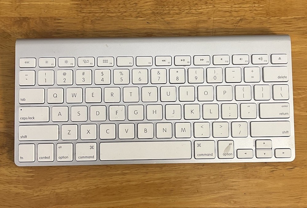 Apple A1314 3rd Gen Bluetooth Wireless Keyboard