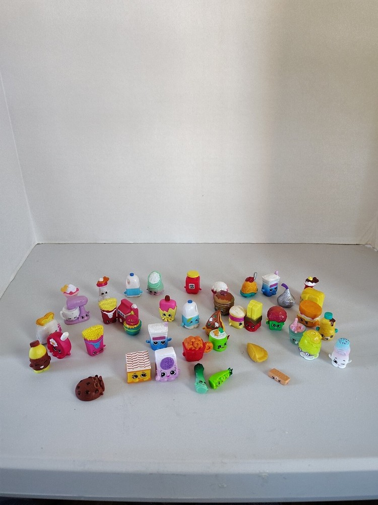 Shopkins Kitchen Items and Food (40) Pieces