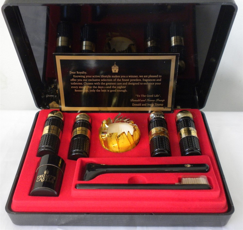 VTG TRUMP'S CASTLE HOTEL & CASINO TOILETRY SET RAZOR TOOTHBRUSH SOAP 10x8x2*ASIS