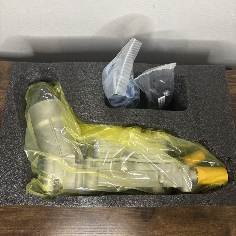 Aluminum Oil Cooler Filter Housing for 2011-2016 Dodge Chrysler Jeep 3.6L Engines