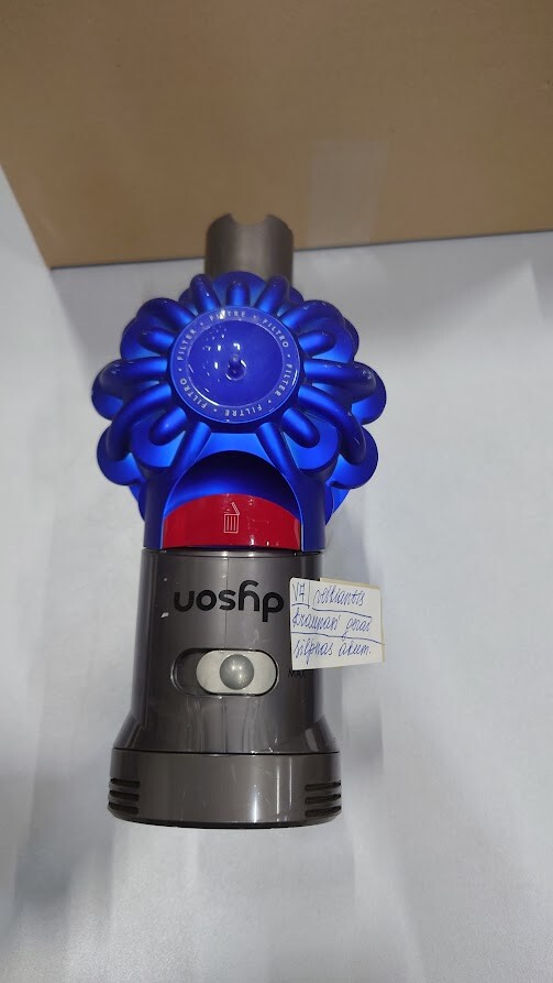 Dyson V7 Cordless Vacuum Used Weak Battery No Accessories  