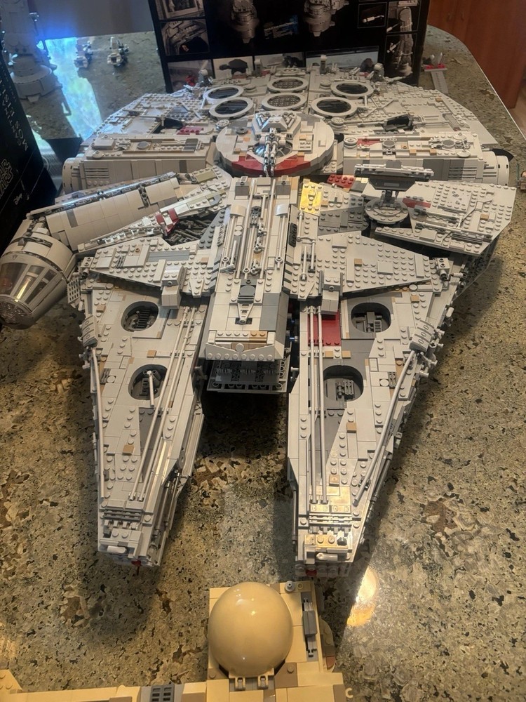 LEGO Star Wars Ultimate Millennium Falcon 7541-Piece Building Kit Sealed New