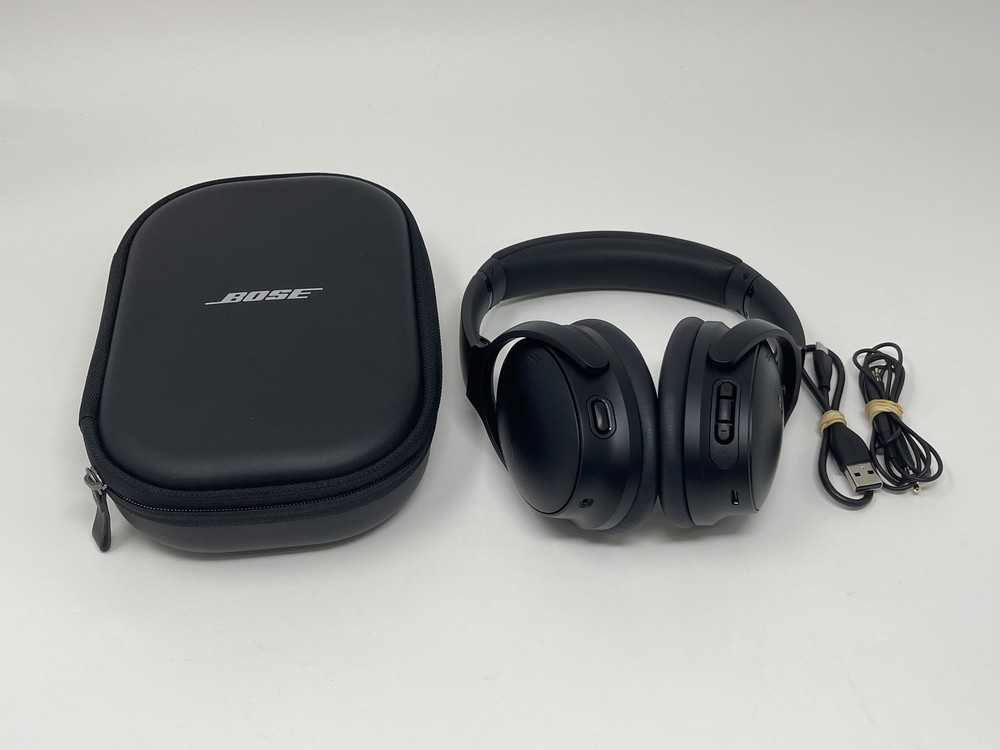 Bose QuietComfort 2023 Black Wireless Noise-Cancelling Headphones Excellent Condition