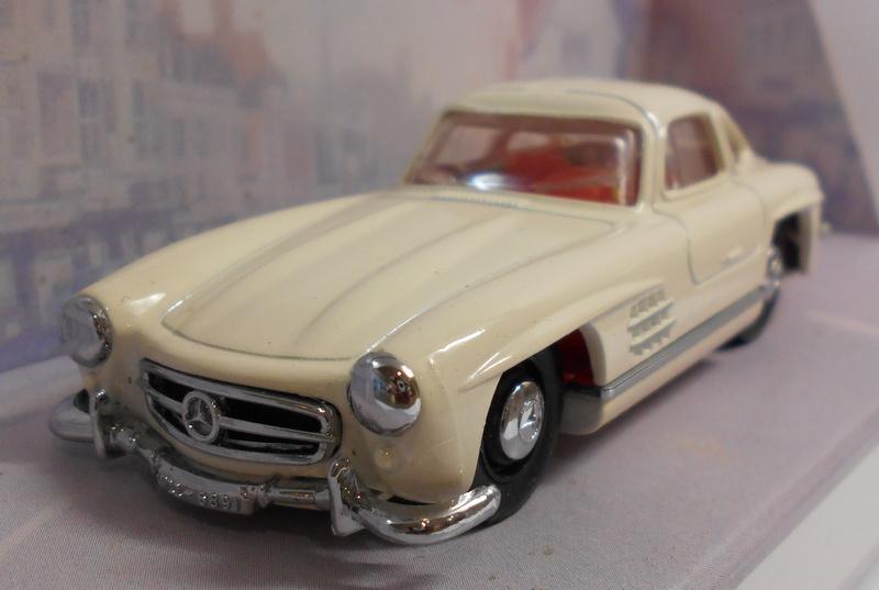 Dinky 1/43 Scale Diecast Model DY-12 1955 MERCEDES BENZ 300SL GULLWING WHITE
