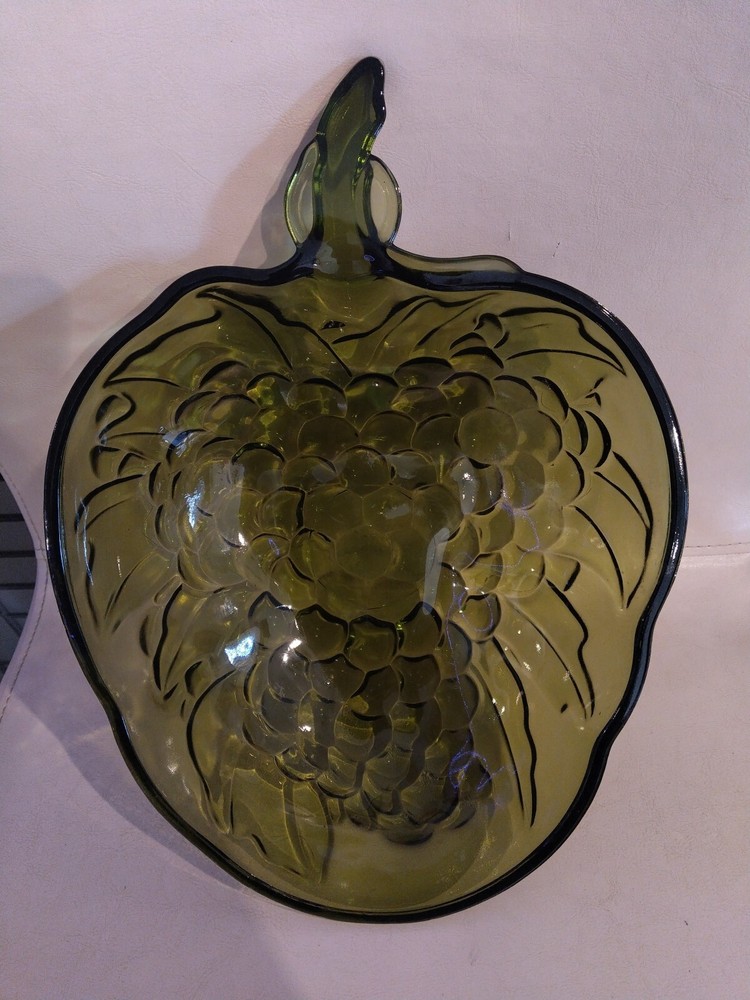 Vintage Indiana Glass Bowl Avocado Green Grapes Fruit Centerpiece Dish 13