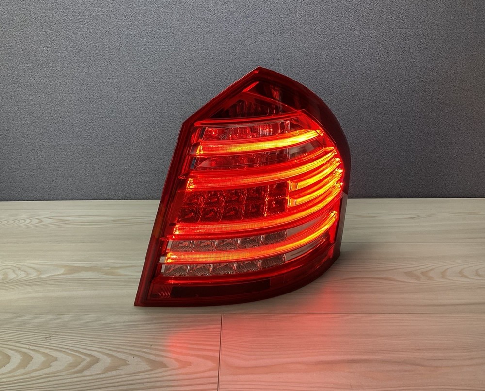 🔴2010-2012 Mercedes X164 GL350 GL450 GL550 Right Passenger Side Tail Light OEM