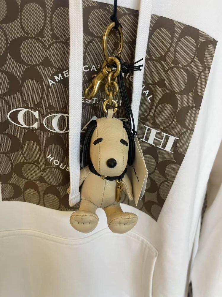 NWT COACH x Peanuts Snoopy Pebble & Smooth Leather Keychain