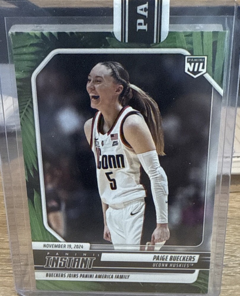 Paige Bueckers 2024 Panini Instant College Basketball Jungle Parallel #d/25