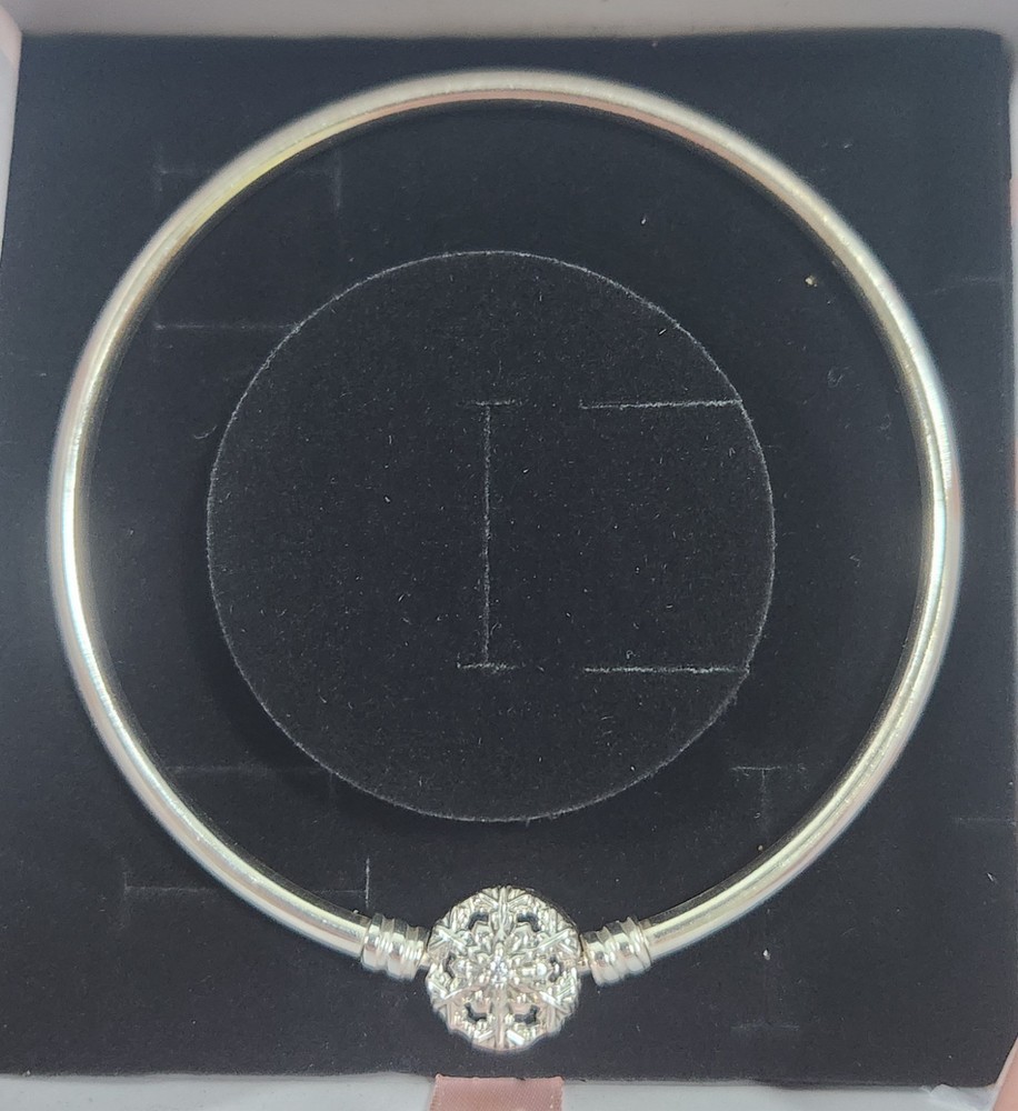 Pandora Sterling Silver Sparkling Snowflake Bangle