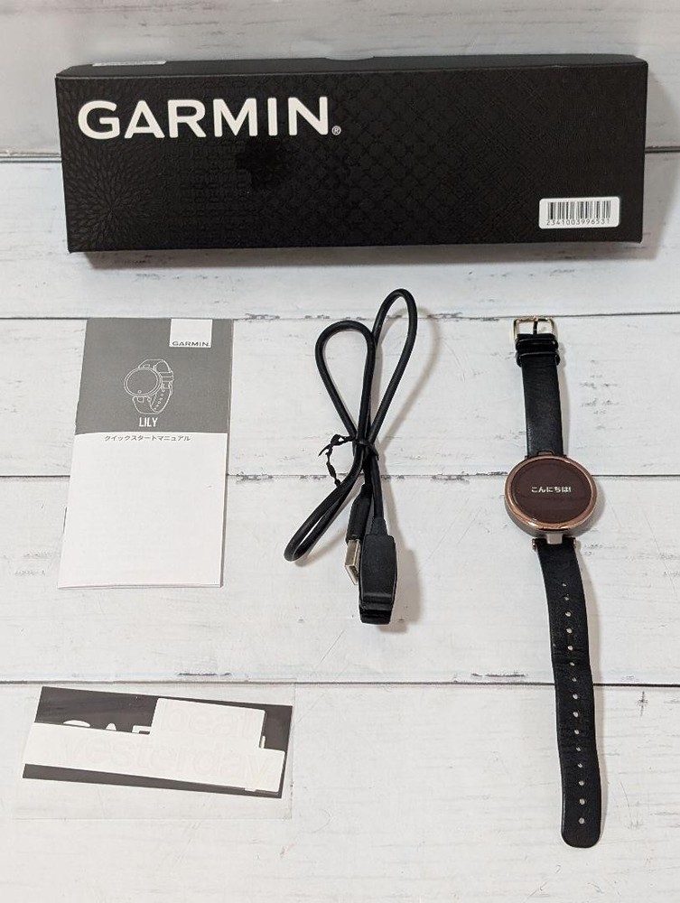Garmin Lily Smartwatch with Digital Display and Stylish Design
