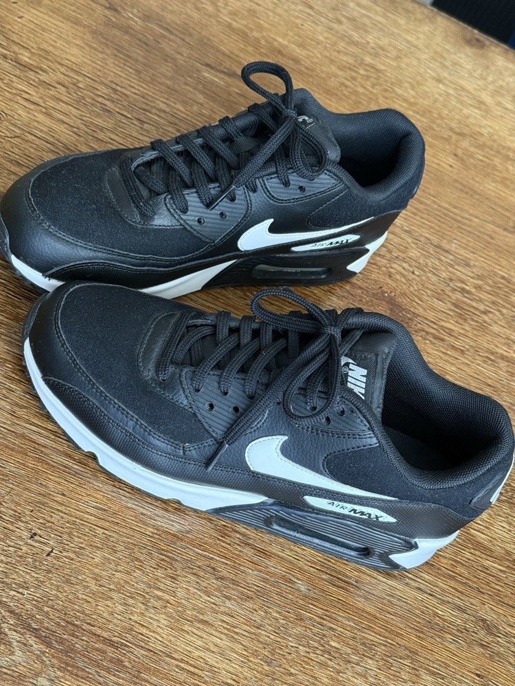Women 7 1/2 Nike Air Max 90 Black White Sneakers
