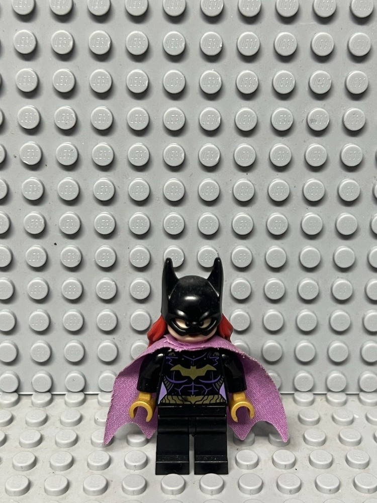 LEGO DC Batgirl Superhero Minifigure with Cape and Accessories