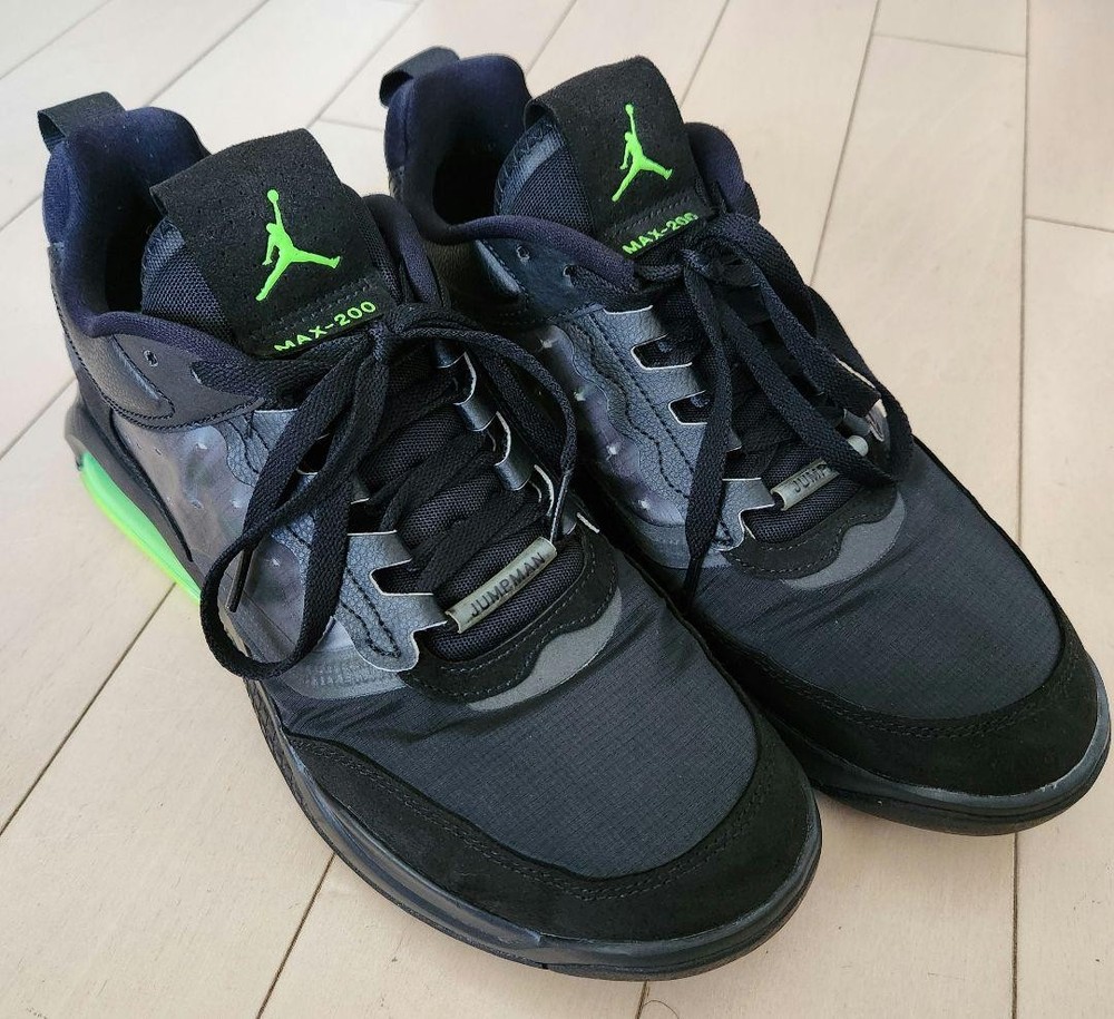Nike Jumpman Max-200 Men’s Size 10.5 Used Sneakers with Green Sole Accents