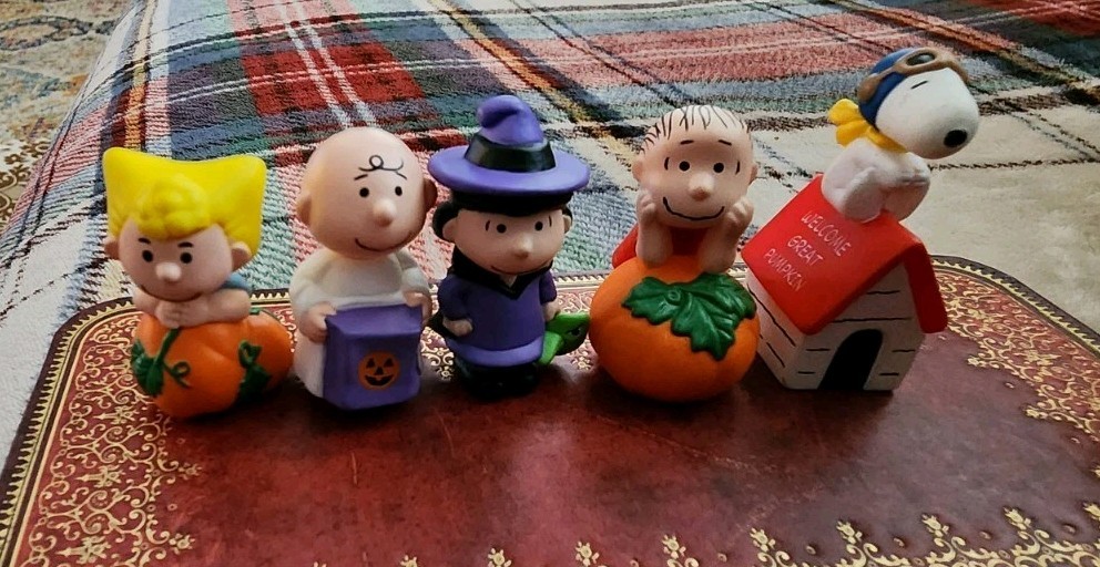 PEANUTS Halloween Set 5 pc Figures Set HALLMARK Merry Miniatures Snoopy