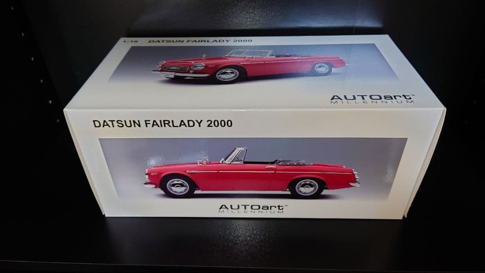 AUTOart 1/18  Datsun Fairlady 2000 Red 634898