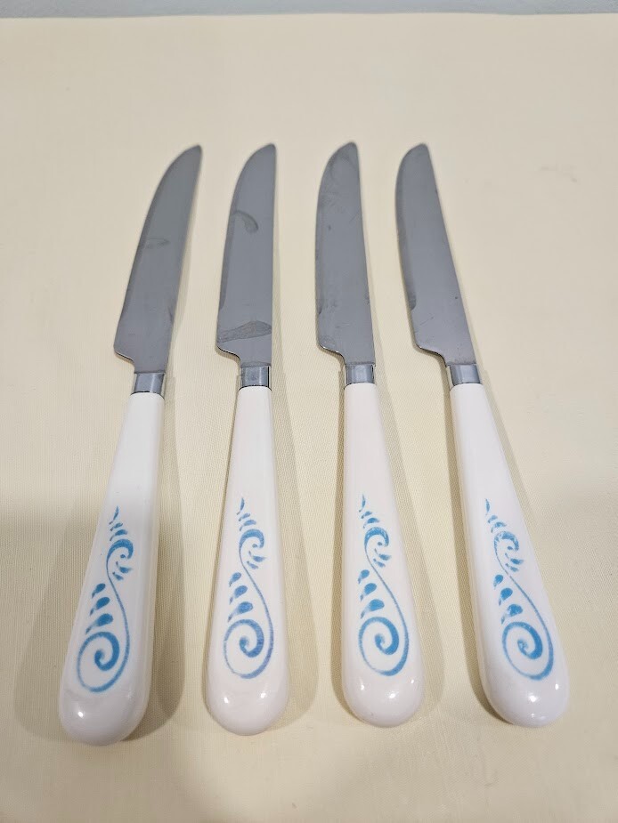 Oceanview Corning Corelle Dinner Knives set of 4 white, blue design 8 1/2 long