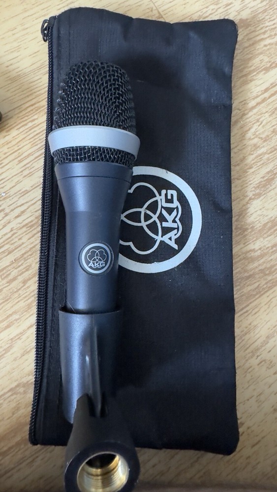 AKG D5 Cardioid Dynamic Vocal Mic for Live Performance and Studio Recording