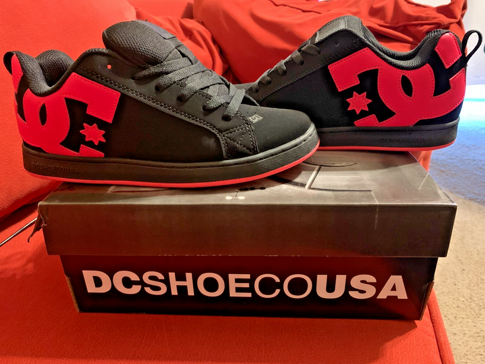 DC Shoes Court Graffik Skater Shoes Black/Pink Woman’s 8