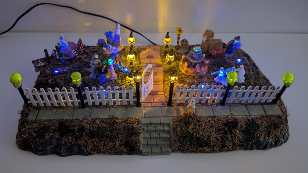 Lemax Spooky Town Phantom Way In Box