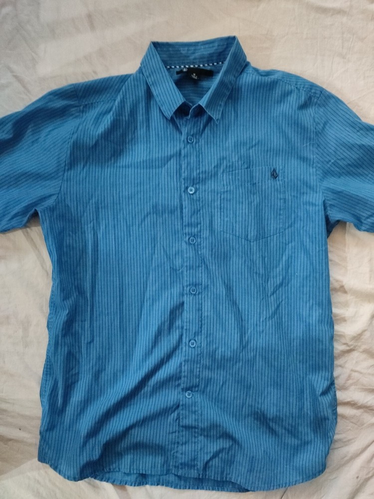 Volcom Classic Fit Button Shirt Mens Medium Blue Short Sleeve Casual Skater