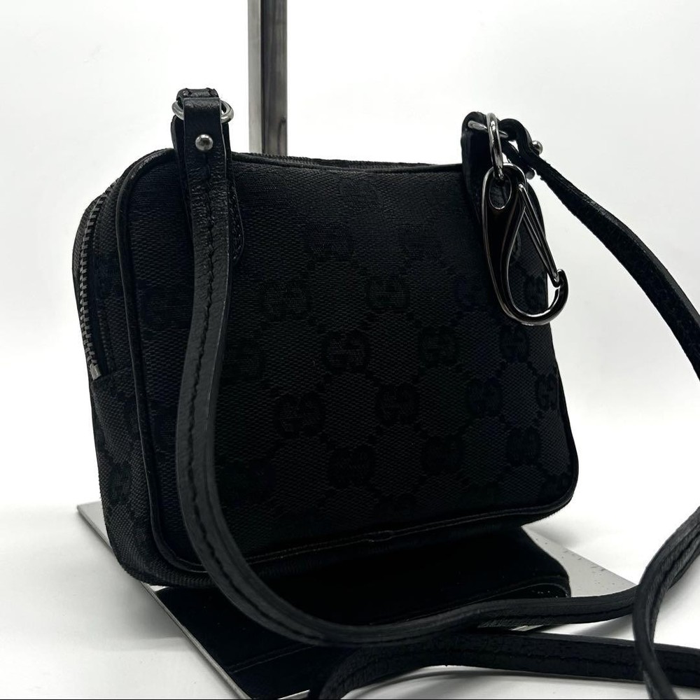 Gucci GG black leather shoulder bag with silver hardware made in Italy
