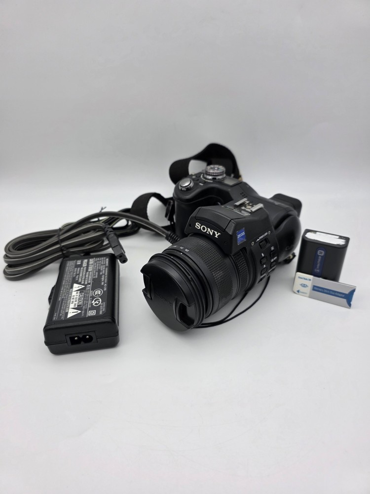 Sony CyberShot DSC-F828 8MP Digital Camera with Carl Zeiss Lens Power Supply Memory Card