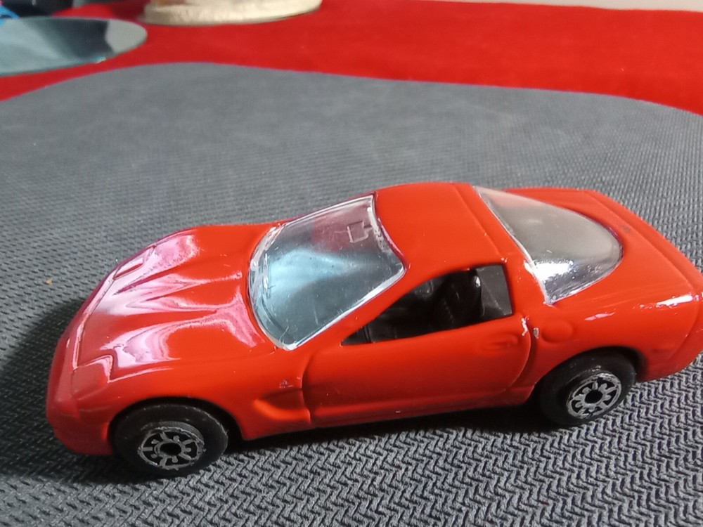 Maisto 1997 Corvette Special Edition 1:64 Scale Die-Cast Metal Red Blackwall