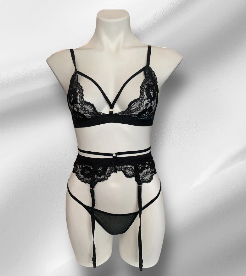 NWOT 3 Piece Lingerie Set Black Lace Bralette Matching Thong and Garter Belt S