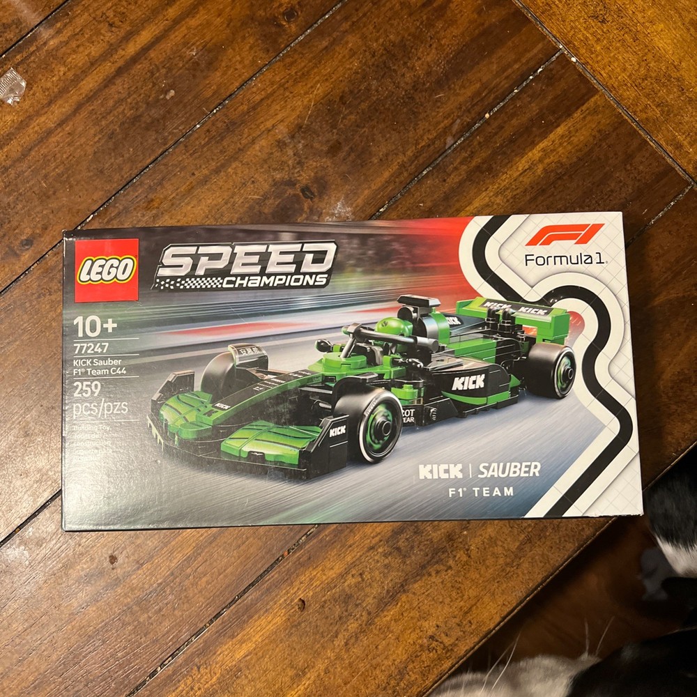New LEGO SPEED CHAMPIONS: Kick Sauber F1 Team C44 Race Car (77247)