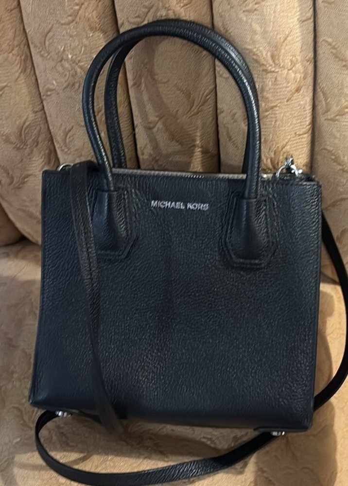 Michael Kors Black Leather Medium Shoulder Crossbody Handbag