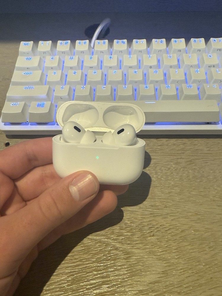 Apple AirPods Pro 2nd Gen MagSafe Wireless Charging Case White