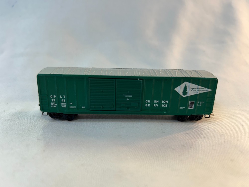 Micro-Trains 30100 N Scale 50' Rib Side Boxcar, CP & LT #7743