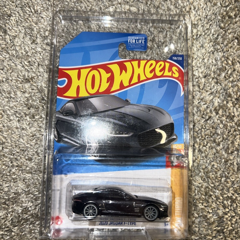Hot Wheels 2022 Super Treasure Hunt 2020 Jaguar F -Type Car With Protector