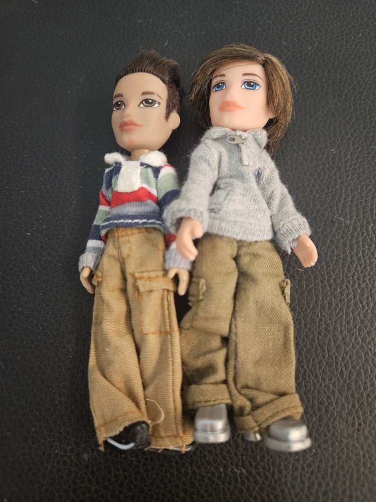 2 MGA BRATZ BOYZ  Eitan & Koby 5” Fashion Doll 03, Pink Dot In Face
