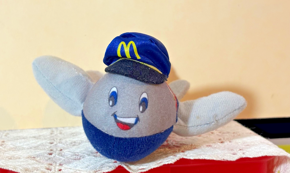 1995 McDONALD'S UNITED AIRLINES AIRPLANE JET PLUSH HAPPY MEAL TOY