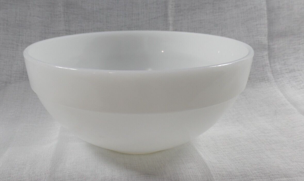 Anchor Hocking Fire King 4-Piece Nesting Milk Glass Mixing Bowl Set