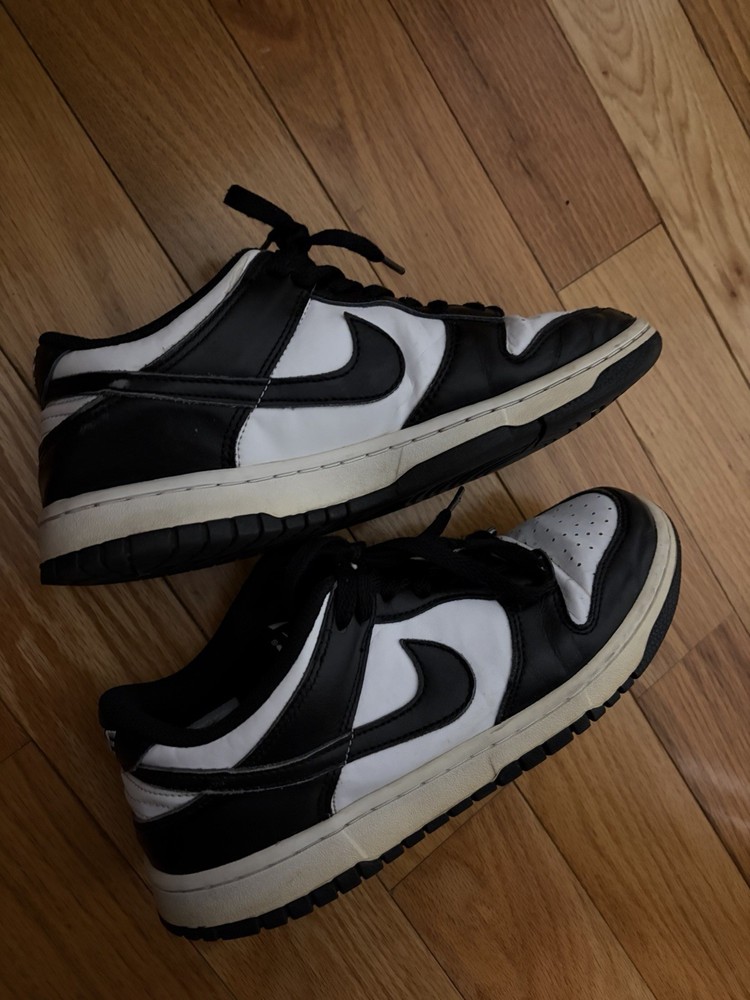 women’s dunks 8.5 authentic
