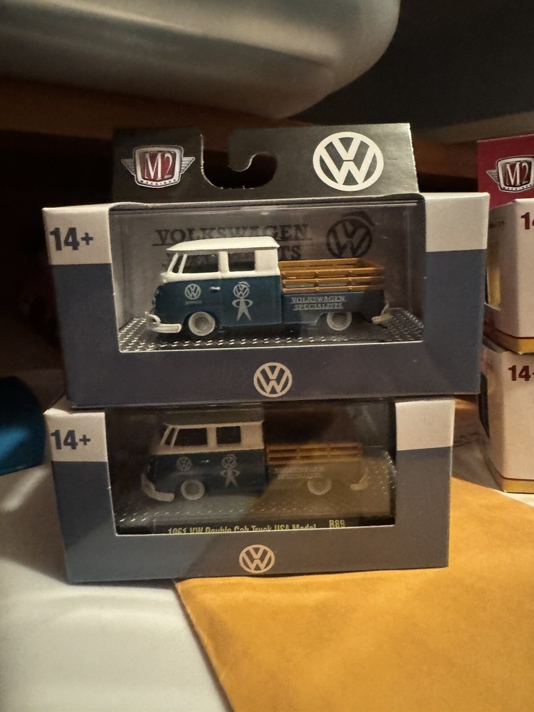 (2) M2 Machines - 1961 VW Double Cab Truck USA Model - Volkswagen R89