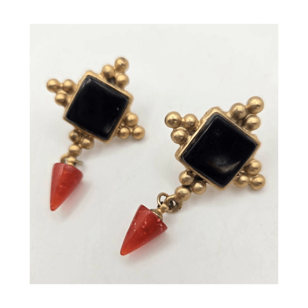 Vintage Etruscan Style Carnelian and Onyx Gold Dangle Earrings