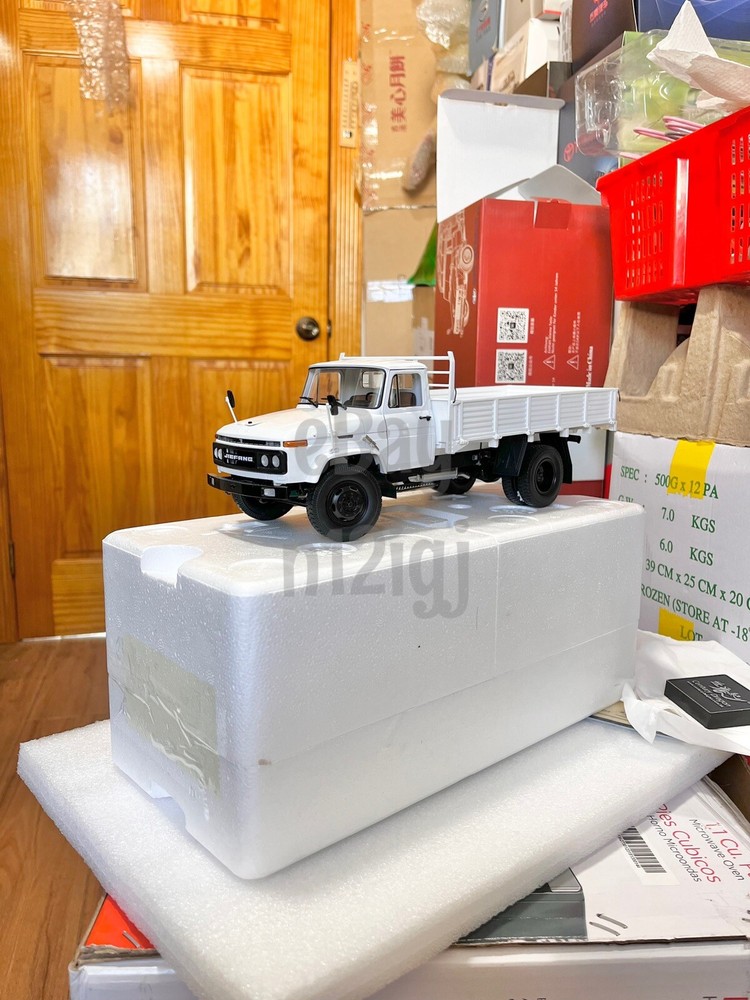 1:24 Scale Faw CA141 White Flatbed Cargo Truck Diecast Models Car