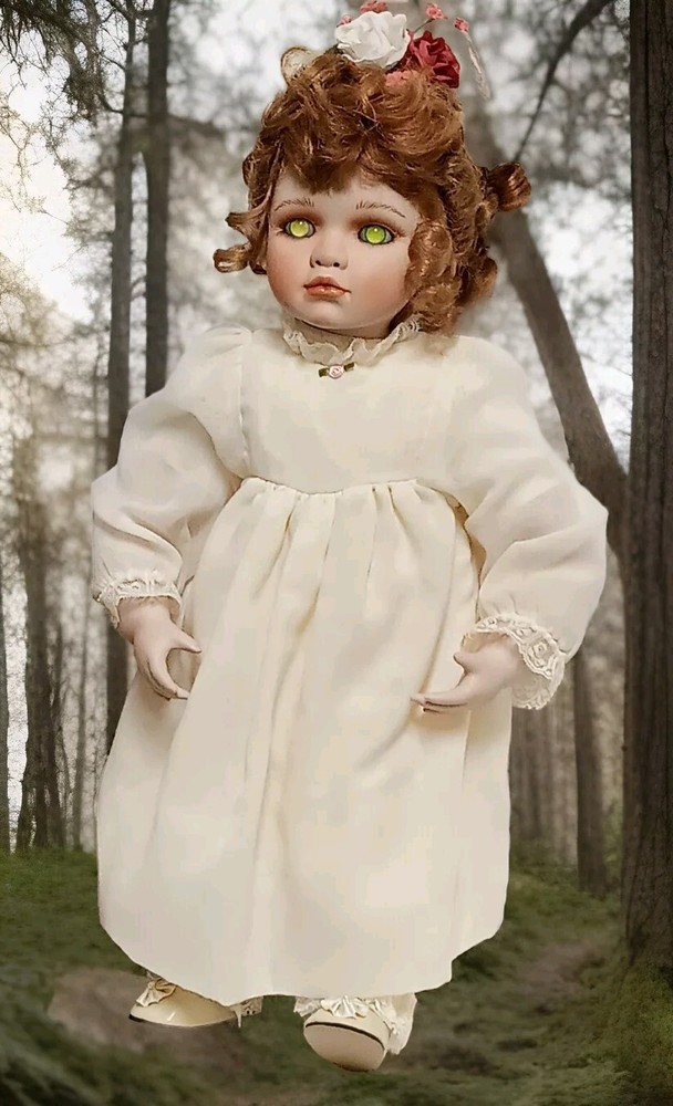 AMELIA 94 Creepy Green Rare EYES Hamilton Porcelain 19