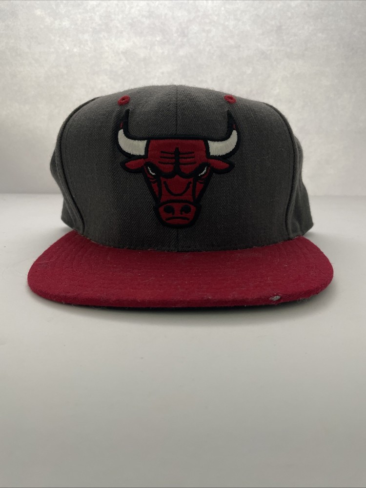 Nostalgia Co Mitchell & Ness Philadelphia, PA. Fitted 7 1/4 CHICAGO BULLS HAT