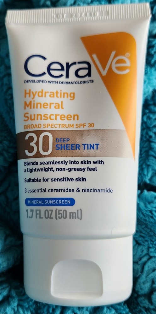 CeraVe Hydrating Mineral Sunscreen SPF 30 with Deep Sheer Tint 1.7 oz Unopened