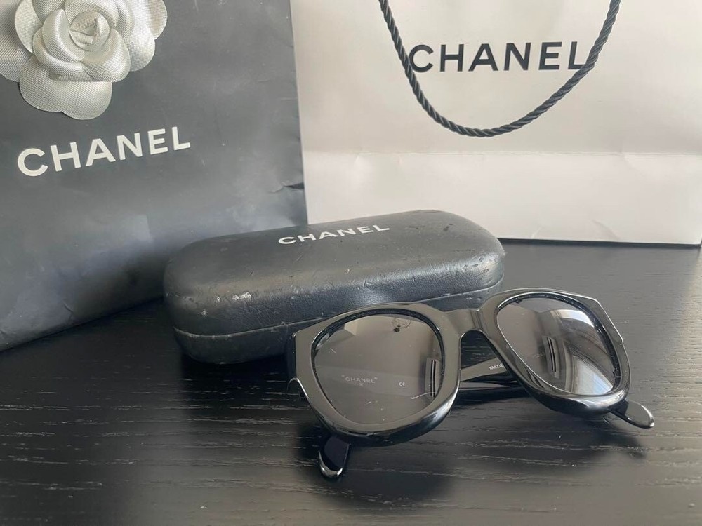 CHANEL Black Frame Sunglasses Model 05247 94305 Shade #4