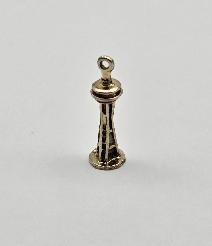 VTG 3D Seattle Space Needle Charm Pendant in Gold Overlay Sterling Silver - 1.3g